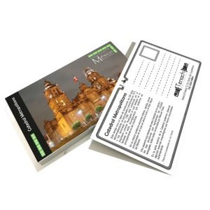 Postal grande ajustada con barniz UV